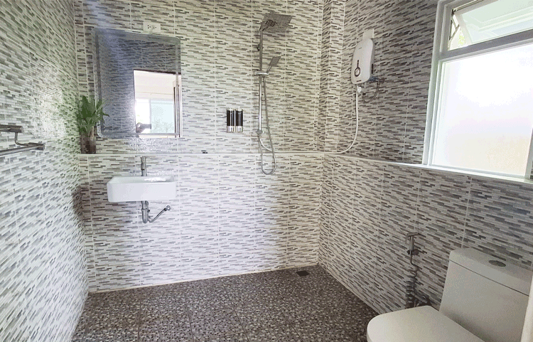 Sunset Guest House bathroom